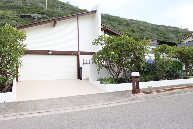 Building Photo - 1279 Kaeleku St