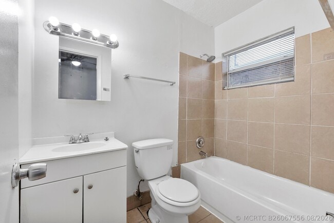 Photo - 271 SW 1st St Unit #1