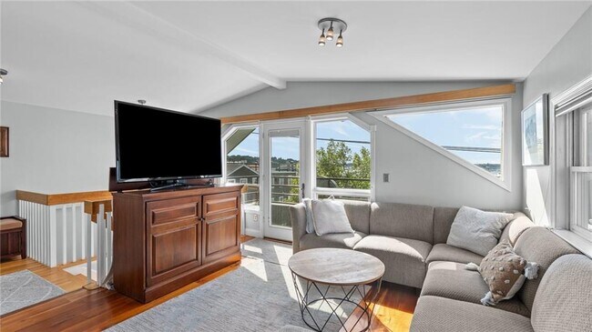 Photo - 492 Thames St Unidad 4