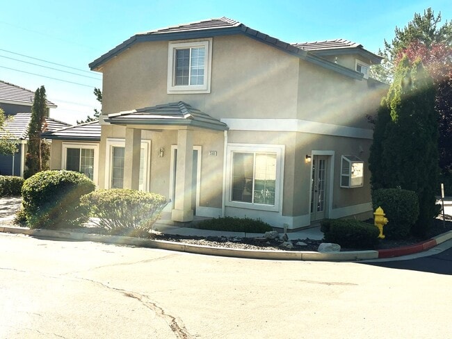 Building Photo - Cute 3 bedroom, 2.5 bath two story home wi...