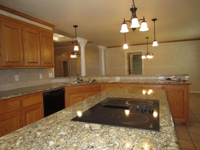 Photo - Located in City View 3/2/3 car garage