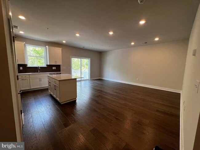 Photo - 327 Foundry St