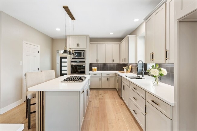 Photo - 684 Hollow Cir