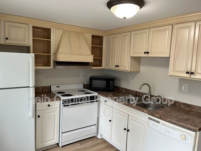Building Photo - 90-92 Ford Street Unit Apt 8