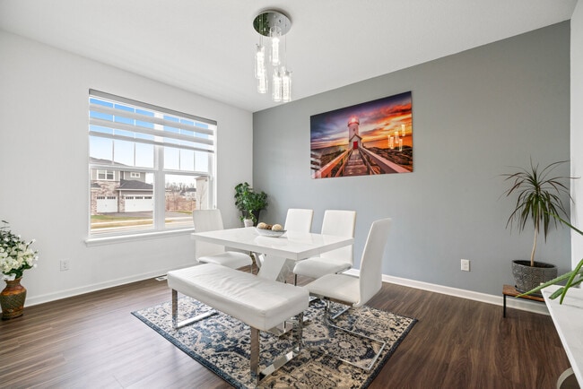 Photo - 657 Aster Rd