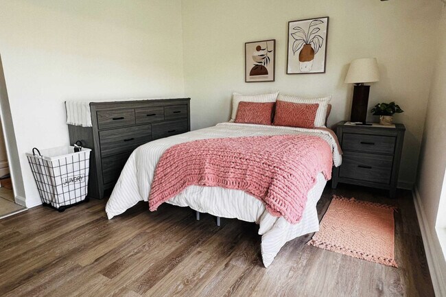 Photo - Lorene Lodge Apartments