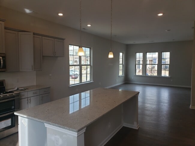 Photo - 952 Ainslie Downs St
