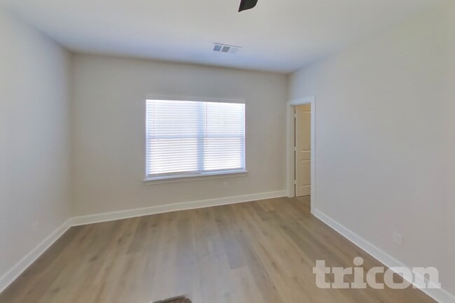 Photo - 1210 Dye Blvd