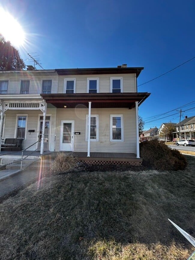 3 Bed 2 Bath on Lancaster Ave - 3 Bed 2 Bath on Lancaster Ave House