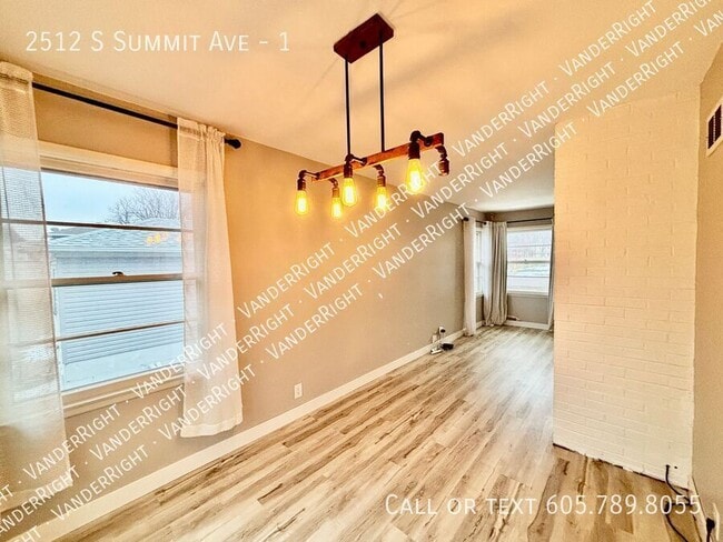Photo - 2512 S Summit Ave Unit 1