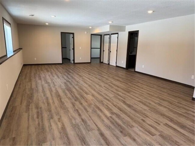 Photo - 614 Dillon Ave N