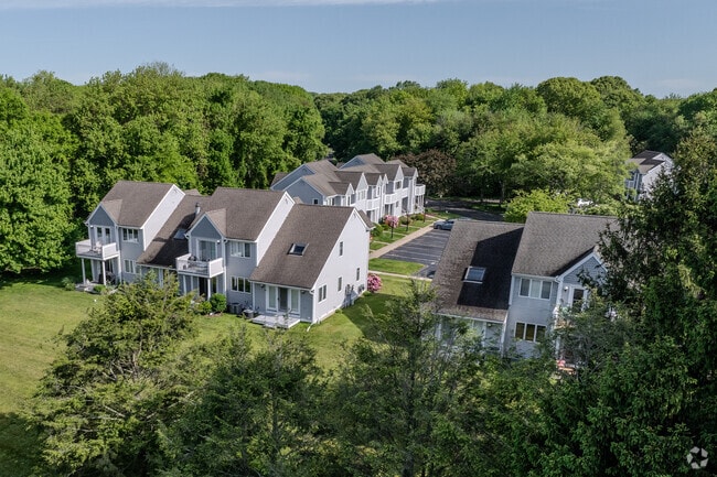 Exterior - Victoria Manor