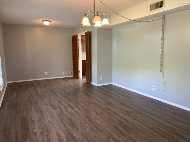 Photo - 301 Starbright Dr