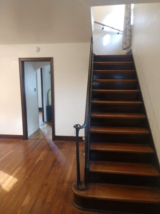 Photo - 239 40th St