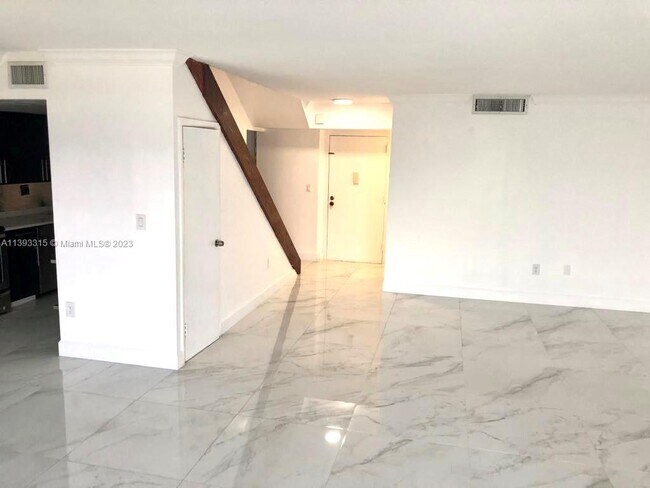 Photo - 10405 N Kendall Dr Unit A212