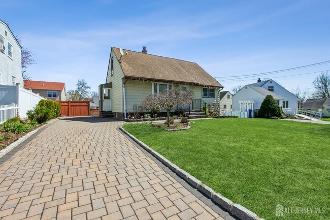33 Adams St