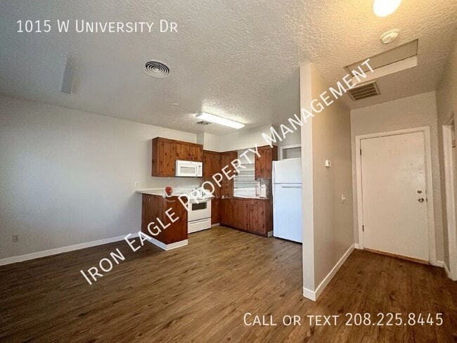 Photo - 1015 W University Dr
