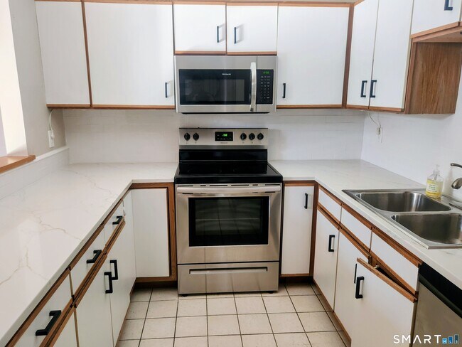 Photo - 15 Perry Ave Unit A10