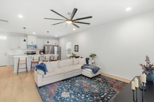 Photo - 307B Sterling St