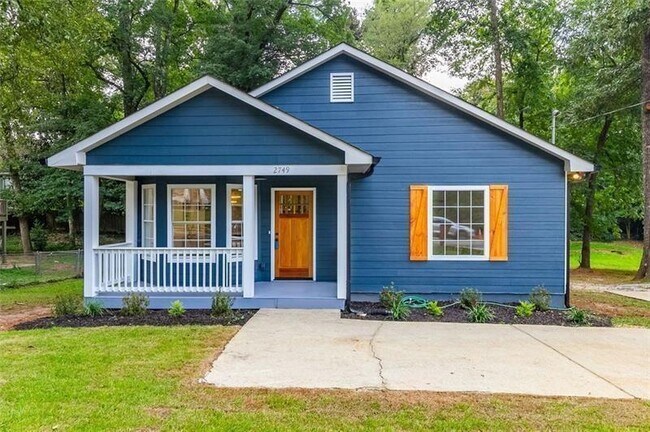 Photo - 2749 Memorial Dr SE