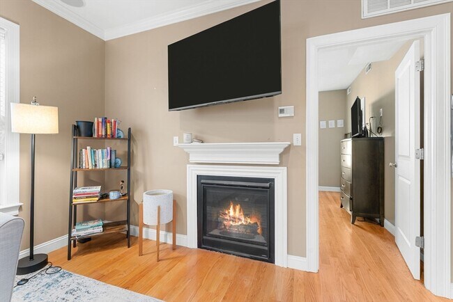 Photo - 619 E 3rd St Unidad 2