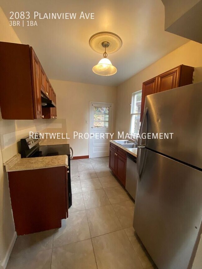 Photo - 2083 Plainview Ave