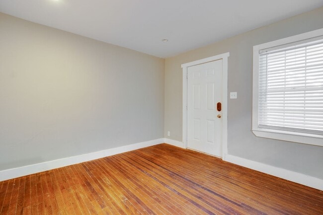 Photo - 4225-27 Crittenden Avenue Unidad 4227