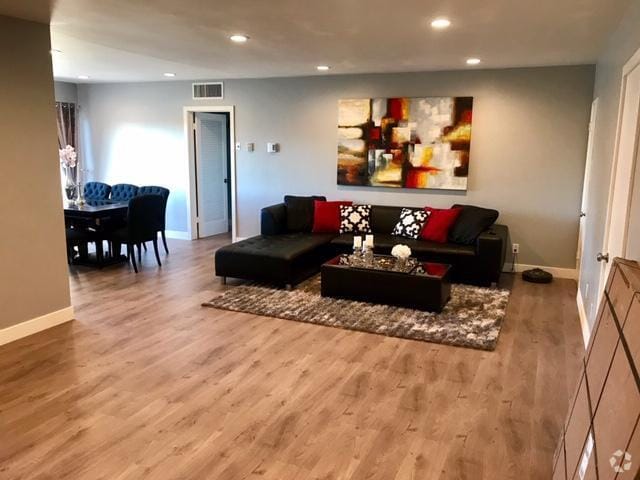 Building Photo - 12955 Riverside Dr Unit 305 Rental