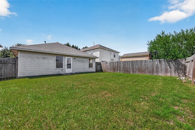 Photo - 827 Royal George Ln