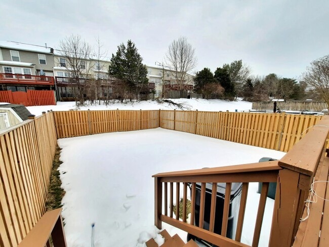 Photo - Spacious 3BR/2.5BA End-Unit TH in Windsor Mill + Move-In Special!