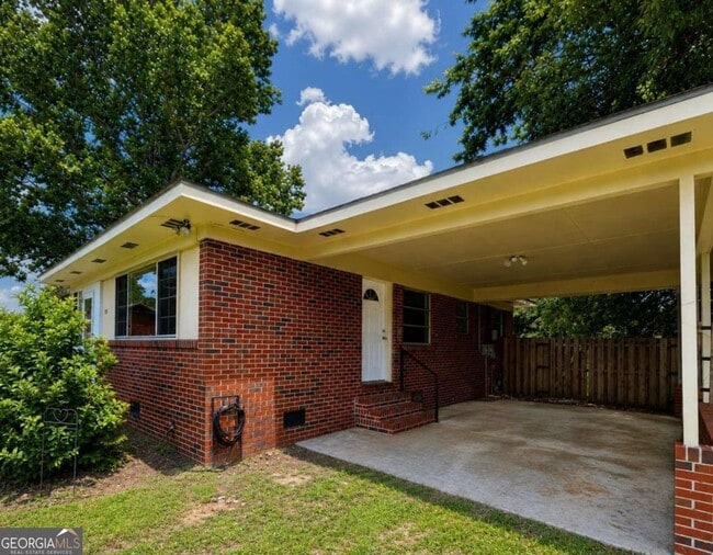 Photo - 504 Bowen St