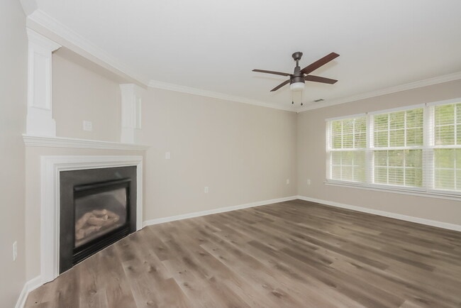 Photo - 142 Hampshire Dr