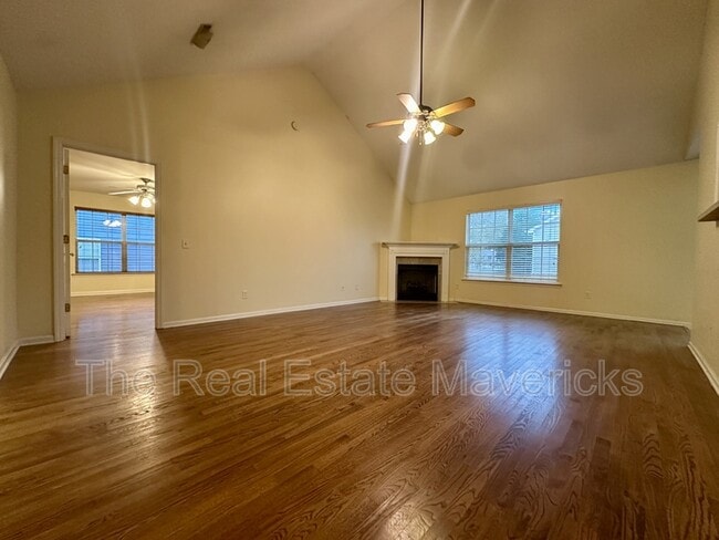 Photo - 1720 Hawk Run Ln