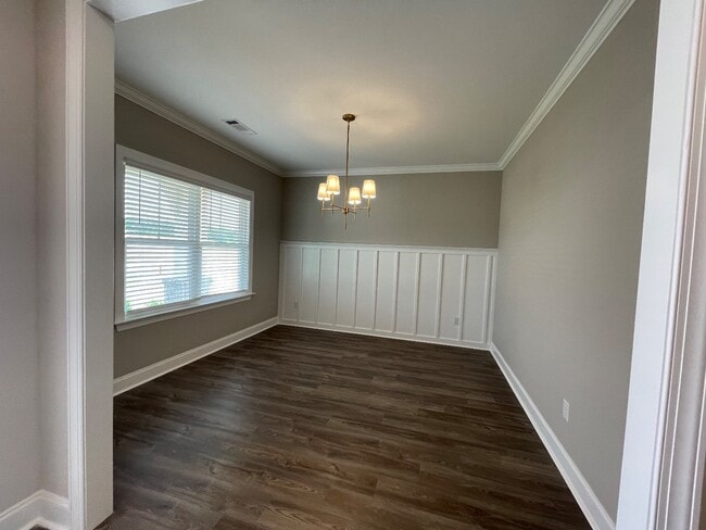 Building Photo - 2541 Rutland Rd Rental