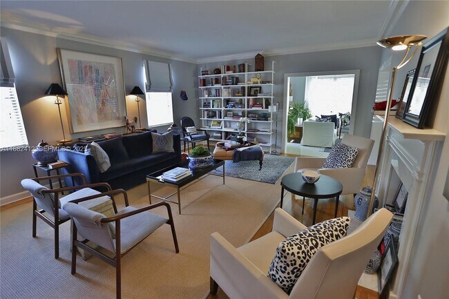 Photo - 2828 Segovia St