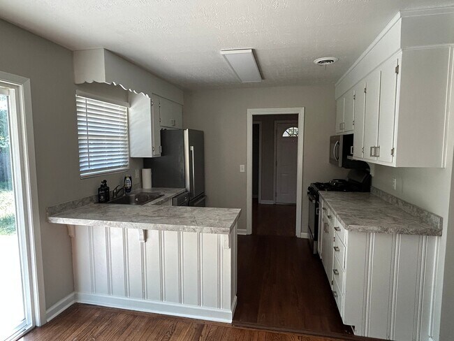 Photo - 2055 Fernwood Cir