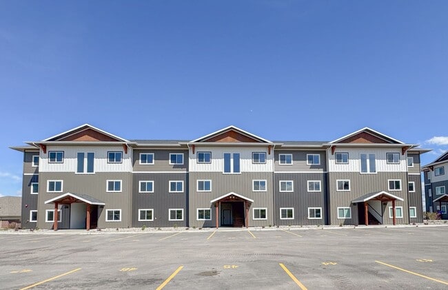 Building Photo - Pet Friendly 2 bed/ 2 bath Unit # 114 Rental
