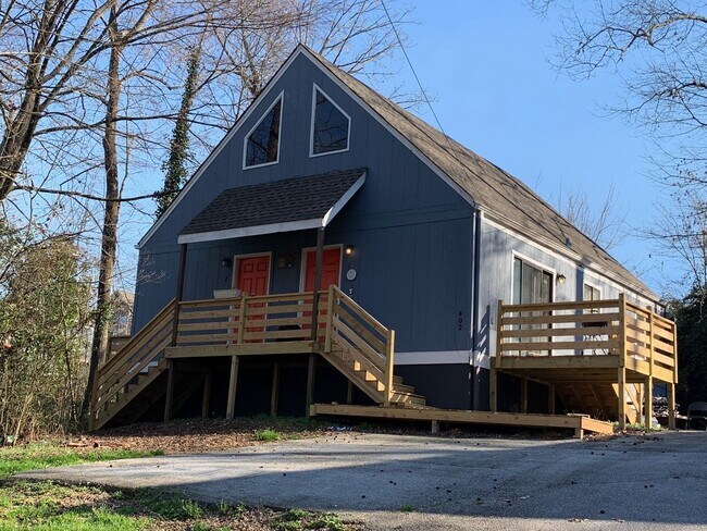 Building Photo - 400 Lindsay Rd Unit 01