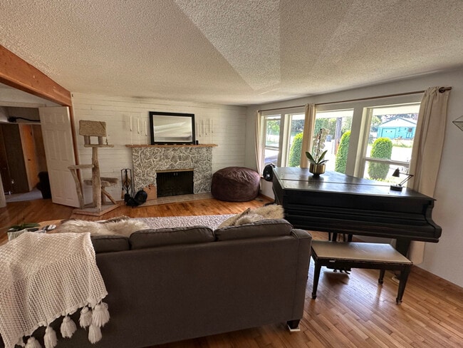 Photo - 2623 80th St E