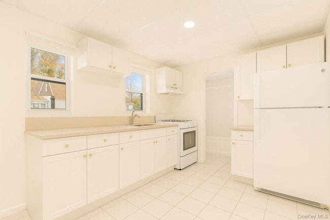 Photo - 174 Mills Pond Rd Unit B