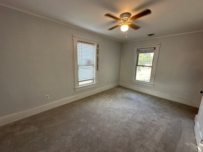 Photo - 18 E Salem St Unidad Upper