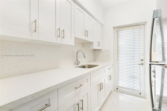 Photo - 6930 Rue Versailles Dr Unit 24