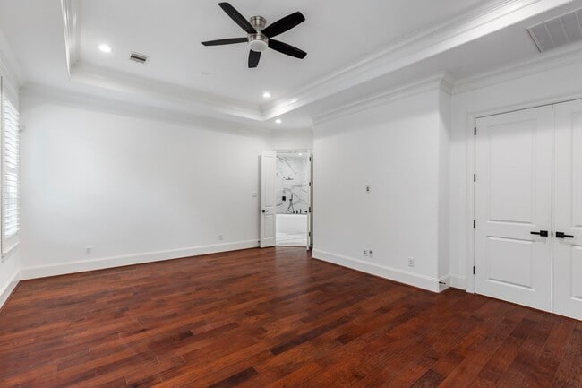 Photo - 18 Player Vista Pl