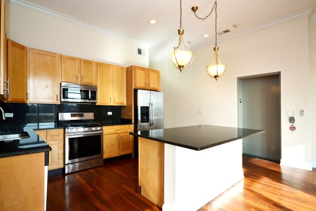 Photo - 3300 W Lawrence Ave