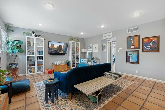 Photo - 3211 Northeast Dr