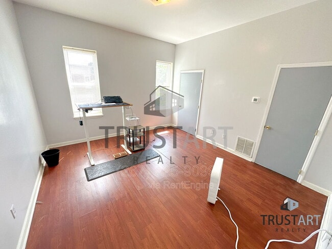 Photo - 2254 N Park Ave