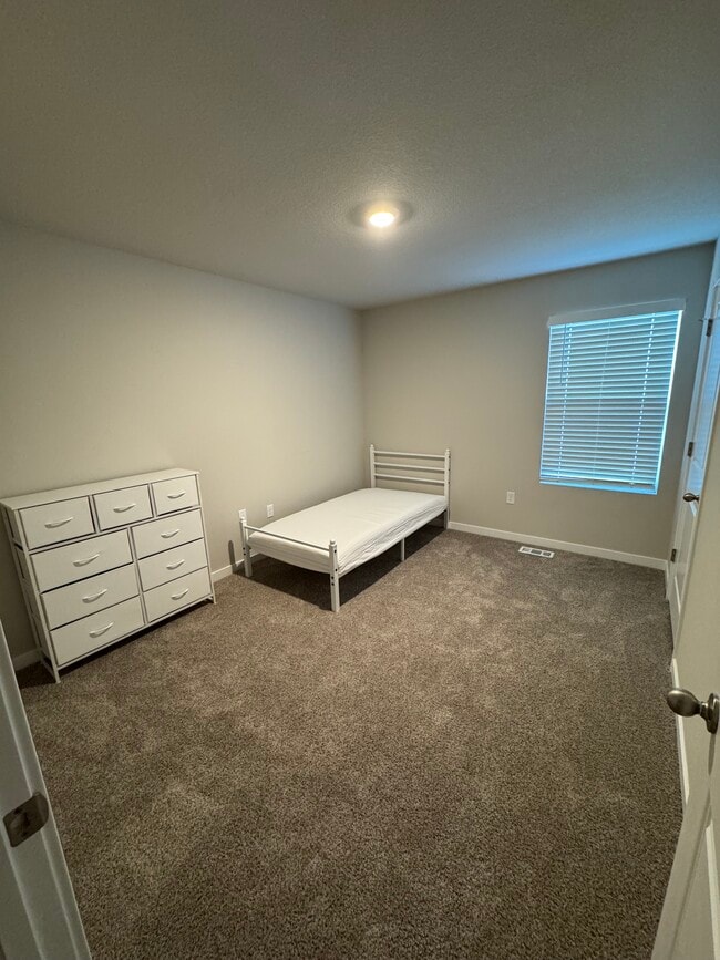 Building Photo - 1603 NE Crossing Oaks Ln