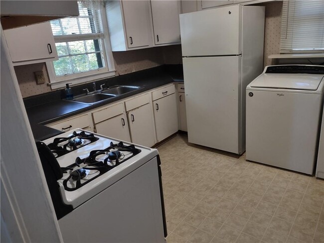 Photo - 1687 Beacon Hill Blvd NE