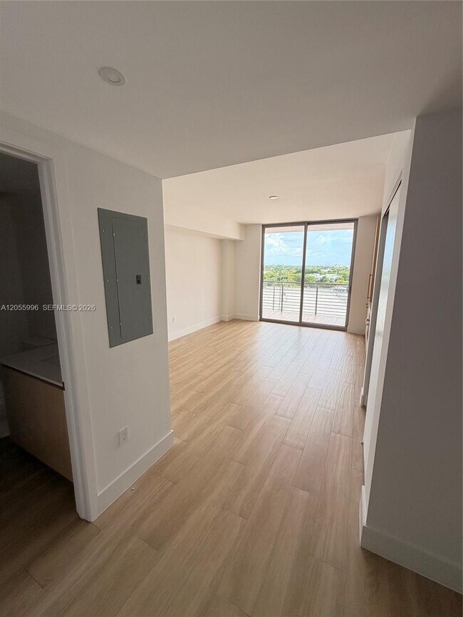 Photo - 90 NE 32nd St Unit 823