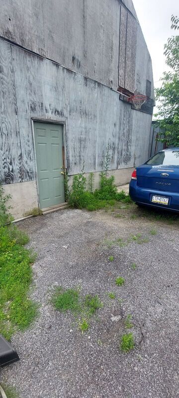 Photo - 457 Main St